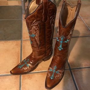 Women’s cowboy boots